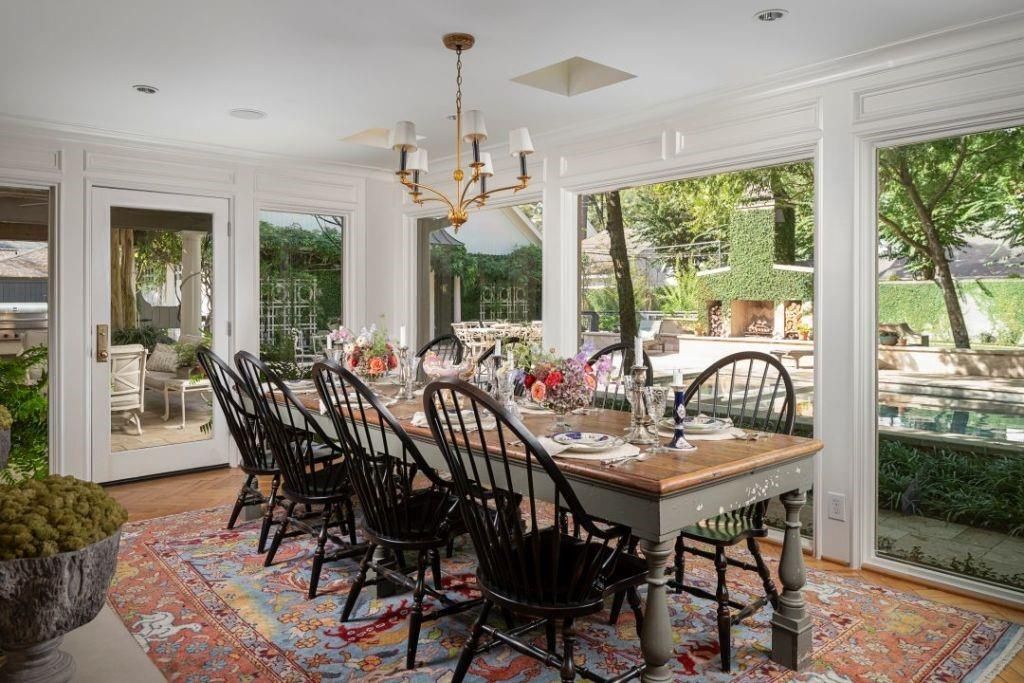 Chandelier, Dining room, Interior, Recessed Lighting, Wood Texture Flooring