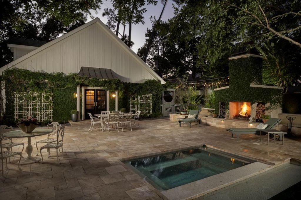 Exterior, Fireplace, Pool