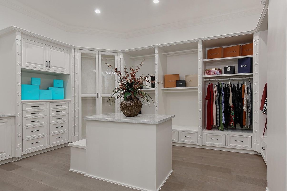 Interior, Recessed Lighting, Walk-in Closets, Wood Texture Flooring