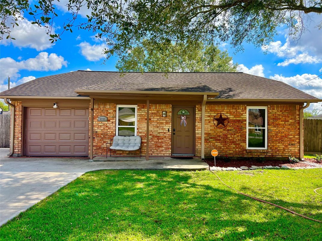 Attached, Exterior, Facade, Brick Facade, Ranch