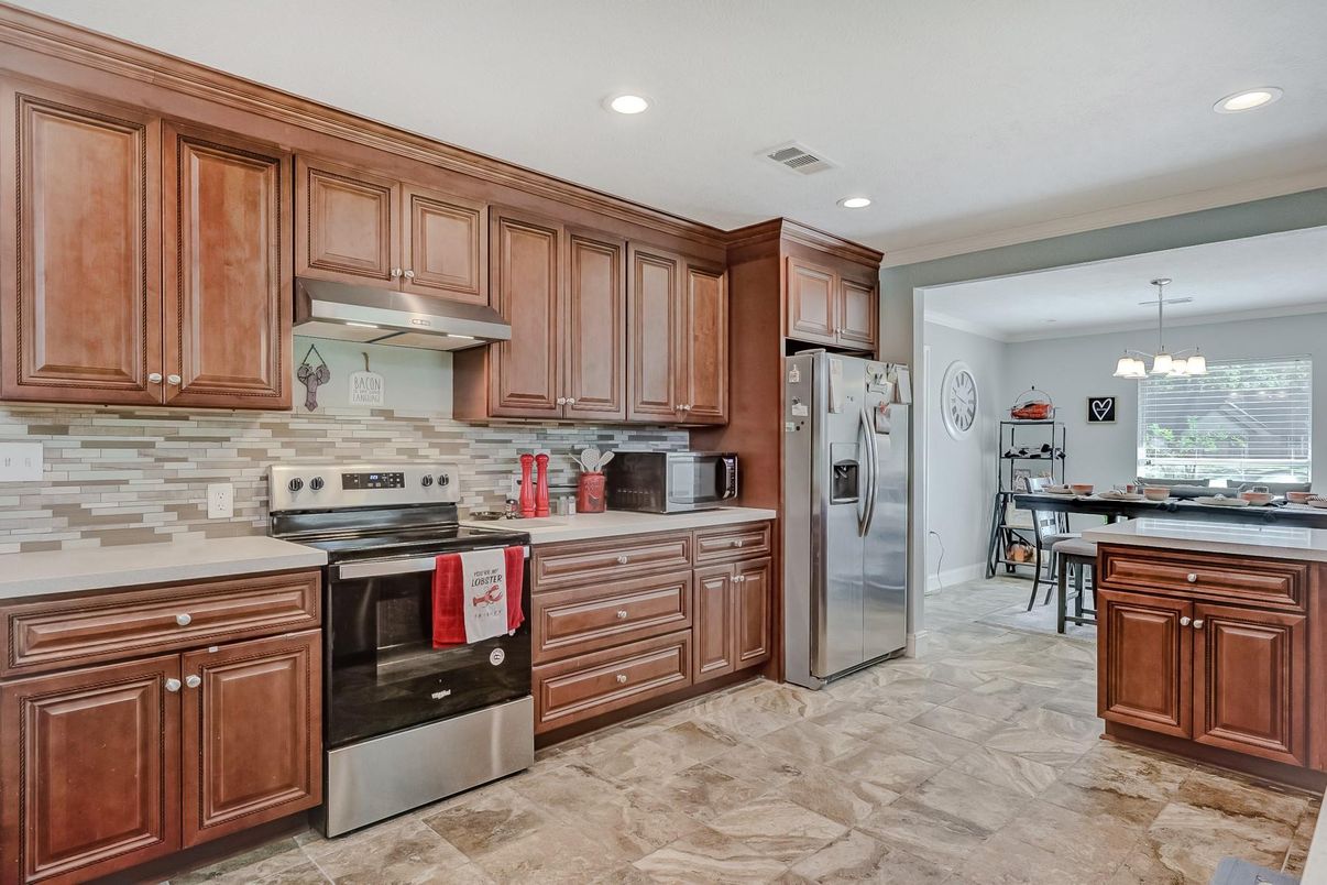 Dining room, Interior, Kitchen, Pendant Lights, Recessed Lighting, Stainless Steel Appliances
