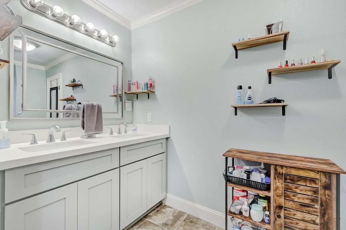 Bathroom, Dual Sink Vanities, Interior