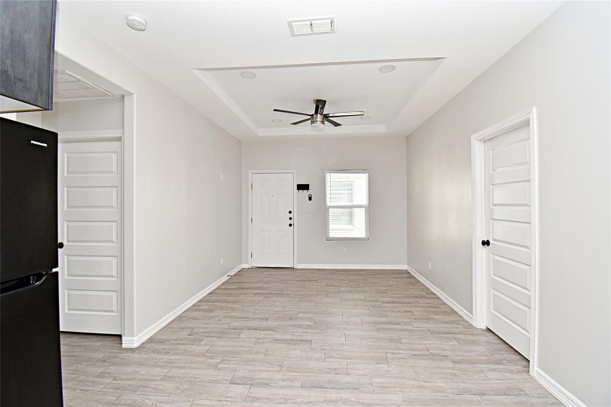 Empty room, Interior, Recessed Lighting, Wood Texture Flooring