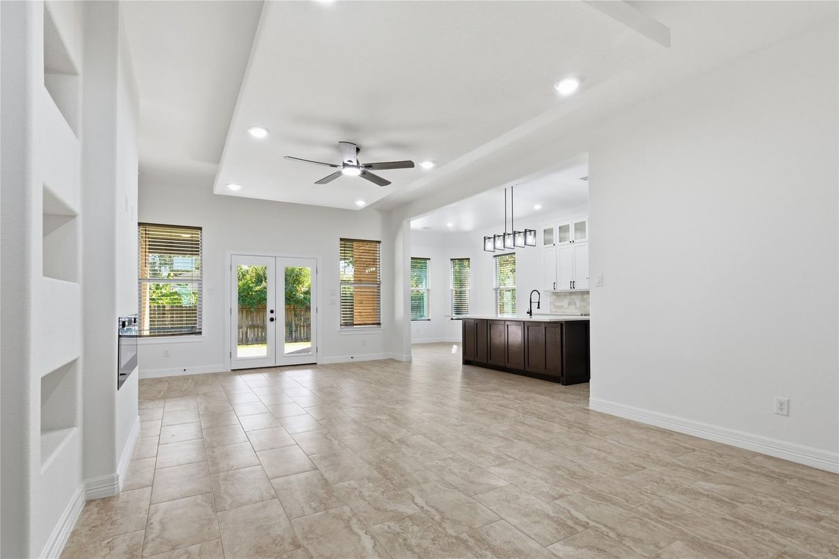 Empty room, Interior, Pendant Lights, Recessed Lighting