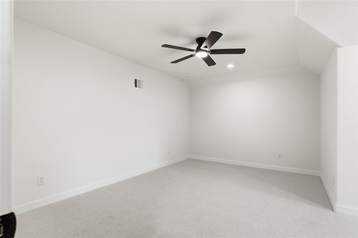 Empty room, Interior, Recessed Lighting