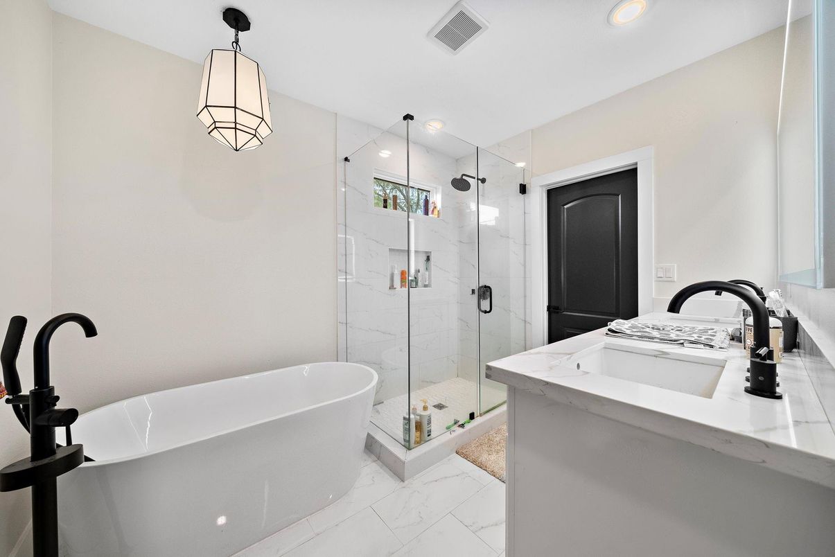 Bathroom, Free Standing Baths, Glass Shower, Interior, Marble, Marble Walls, Pendant Lights, Recessed Lighting