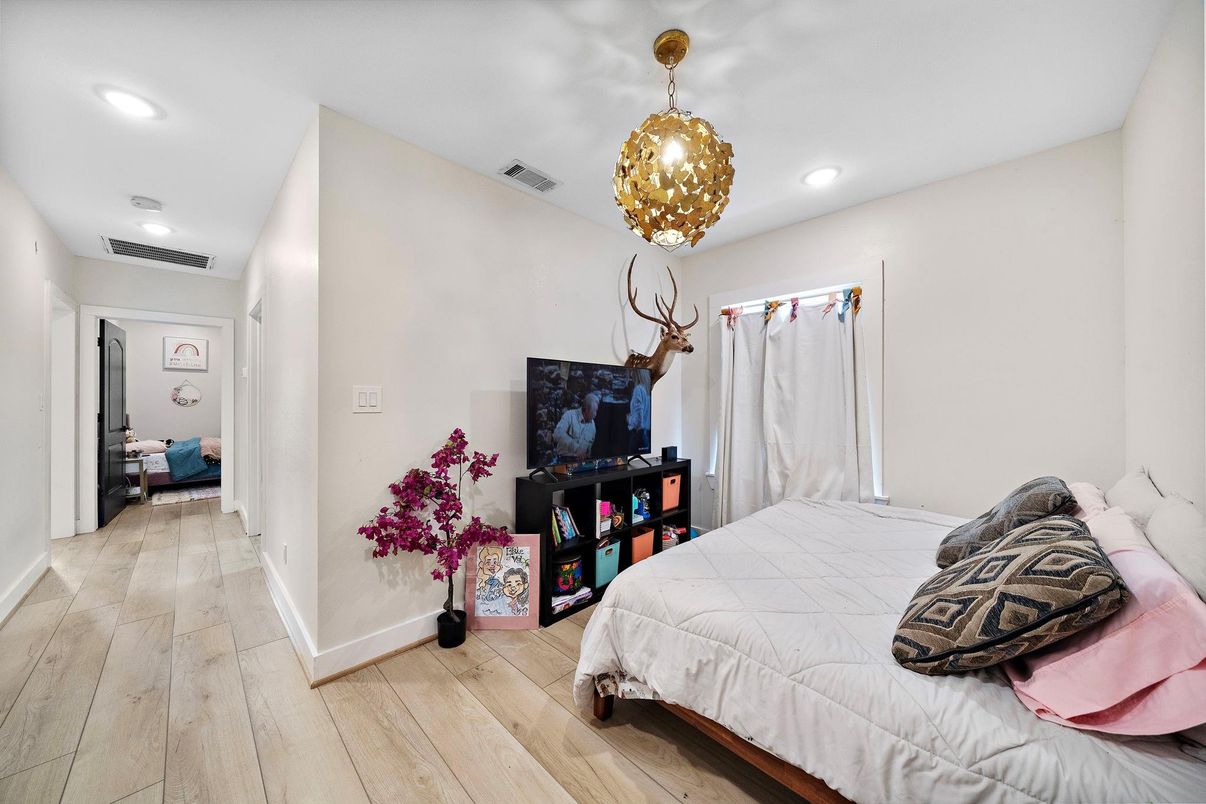 Bedroom, Interior, Pendant Lights, Recessed Lighting, Wood Texture Flooring