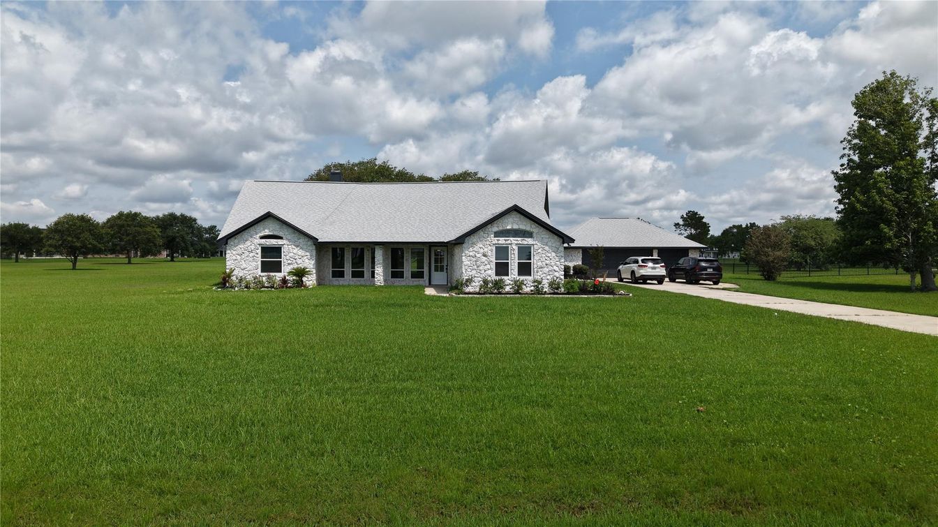 Backyard, Exterior, Facade, Cape Cod