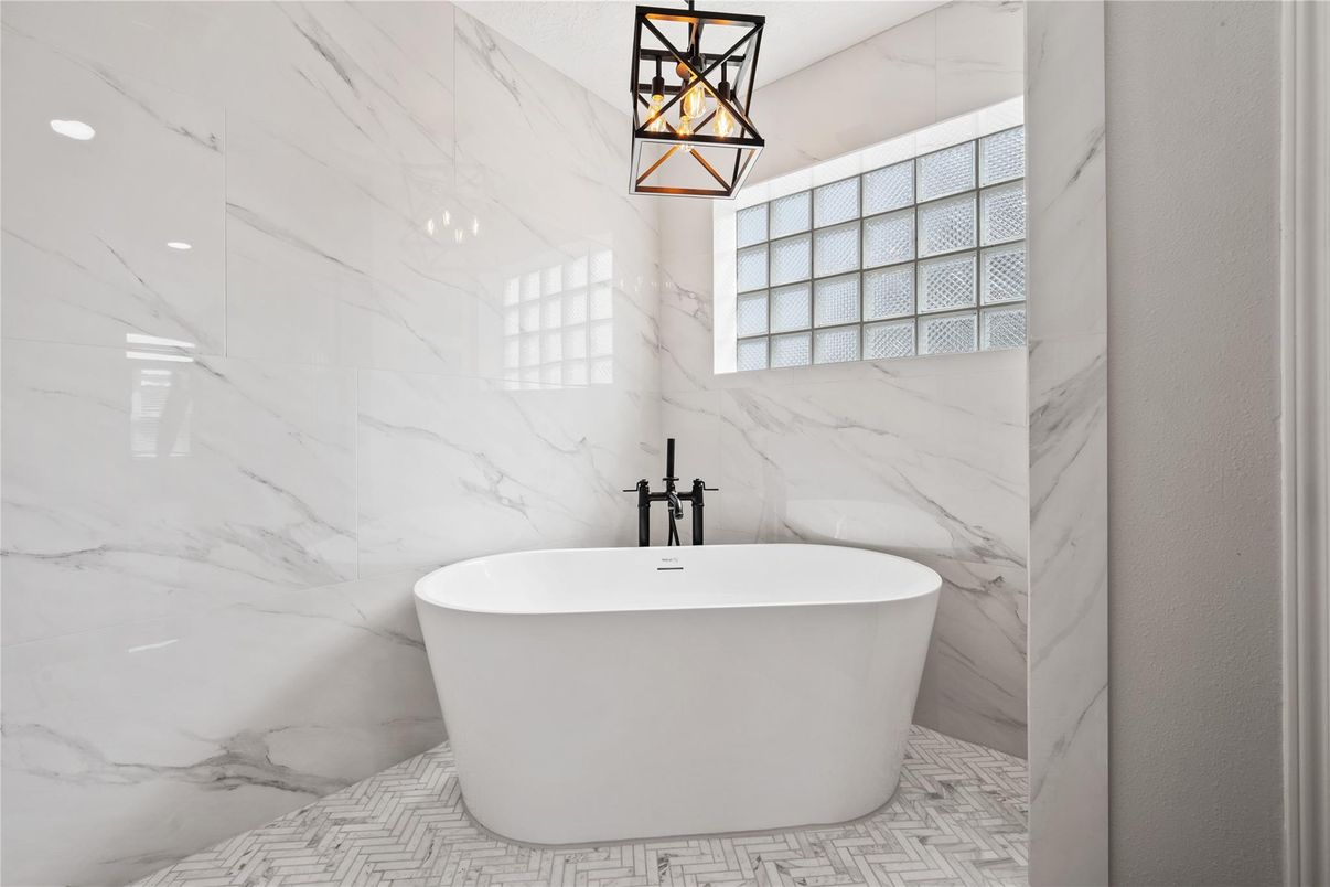 Bathroom, Free Standing Baths, Interior, Marble, Marble Walls