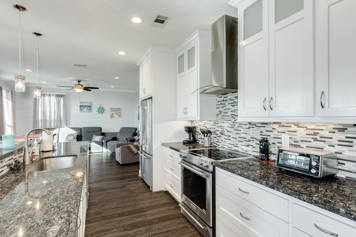 Interior, Kitchen, Living room, Pendant Lights, Recessed Lighting, Stainless Steel Appliances, Wood Texture Flooring