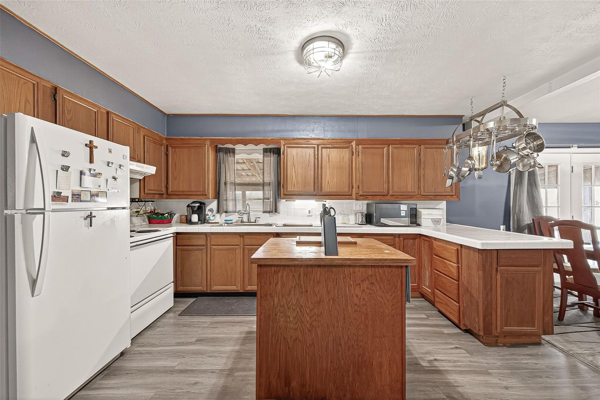 Interior, Kitchen, Pendant Lights, Wood Texture Flooring