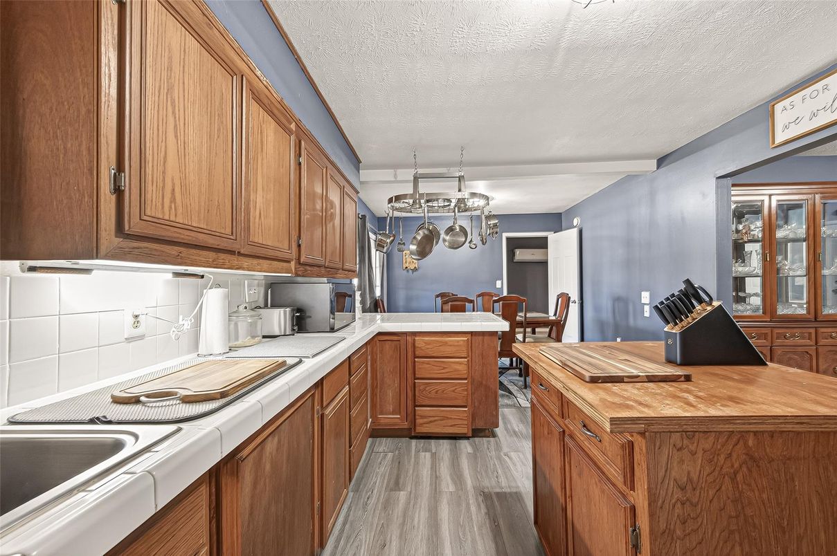 Chandelier, Dining room, Interior, Kitchen, Tile Countertops, Wood Texture Flooring