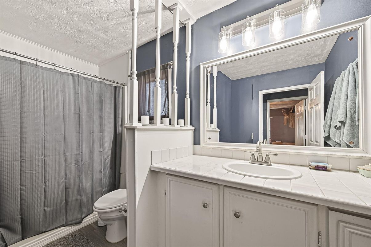 Bathroom, Interior, Tile Countertops