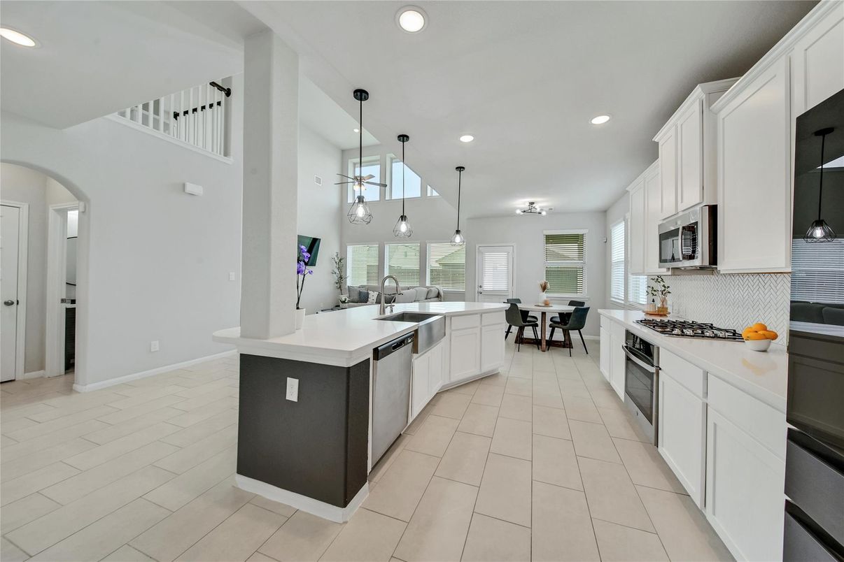 Dining room, Interior, Kitchen, Pendant Lights, Recessed Lighting, Stainless Steel Appliances
