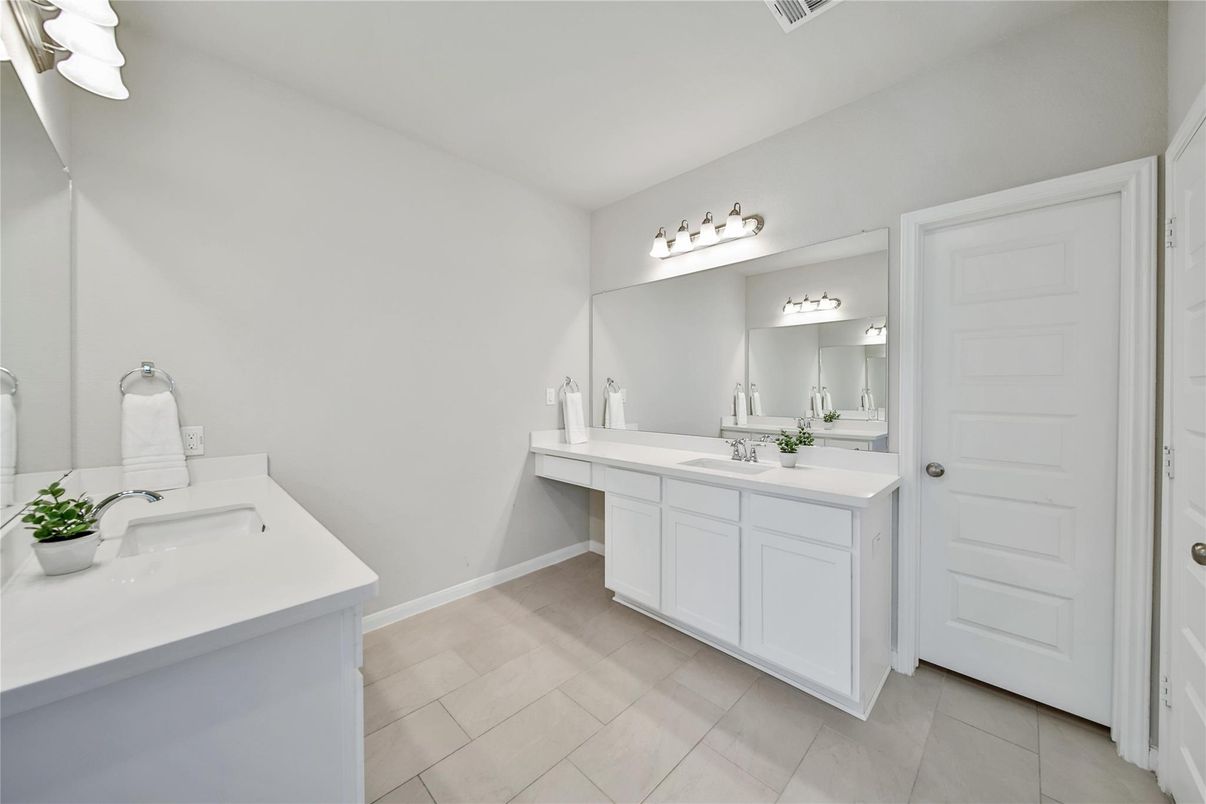 Bathroom, Dual Sink Vanities, Interior
