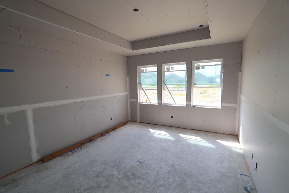 Empty room, Interior