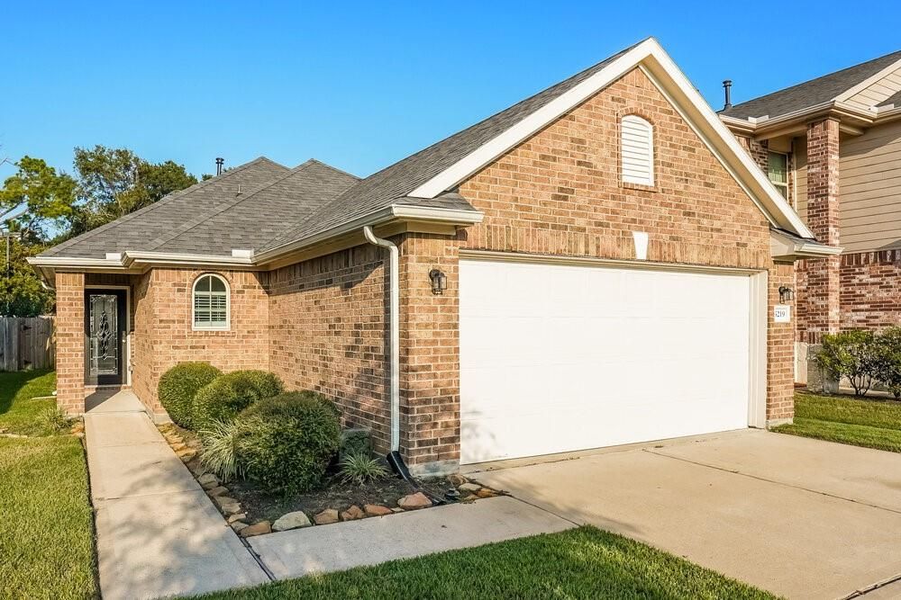 Attached, Exterior, Facade, Brick Facade, Brick Traditional