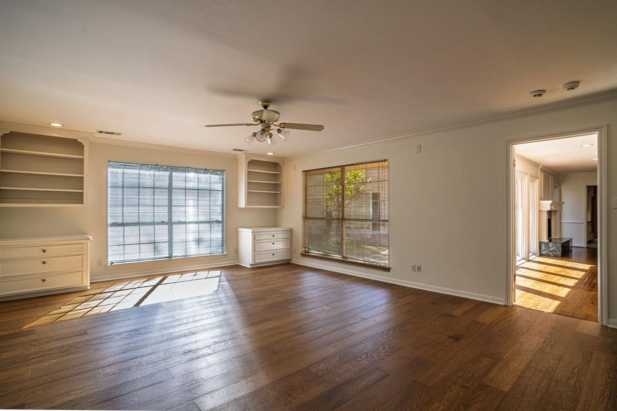 Empty room, Interior, Recessed Lighting, Wood Texture Flooring