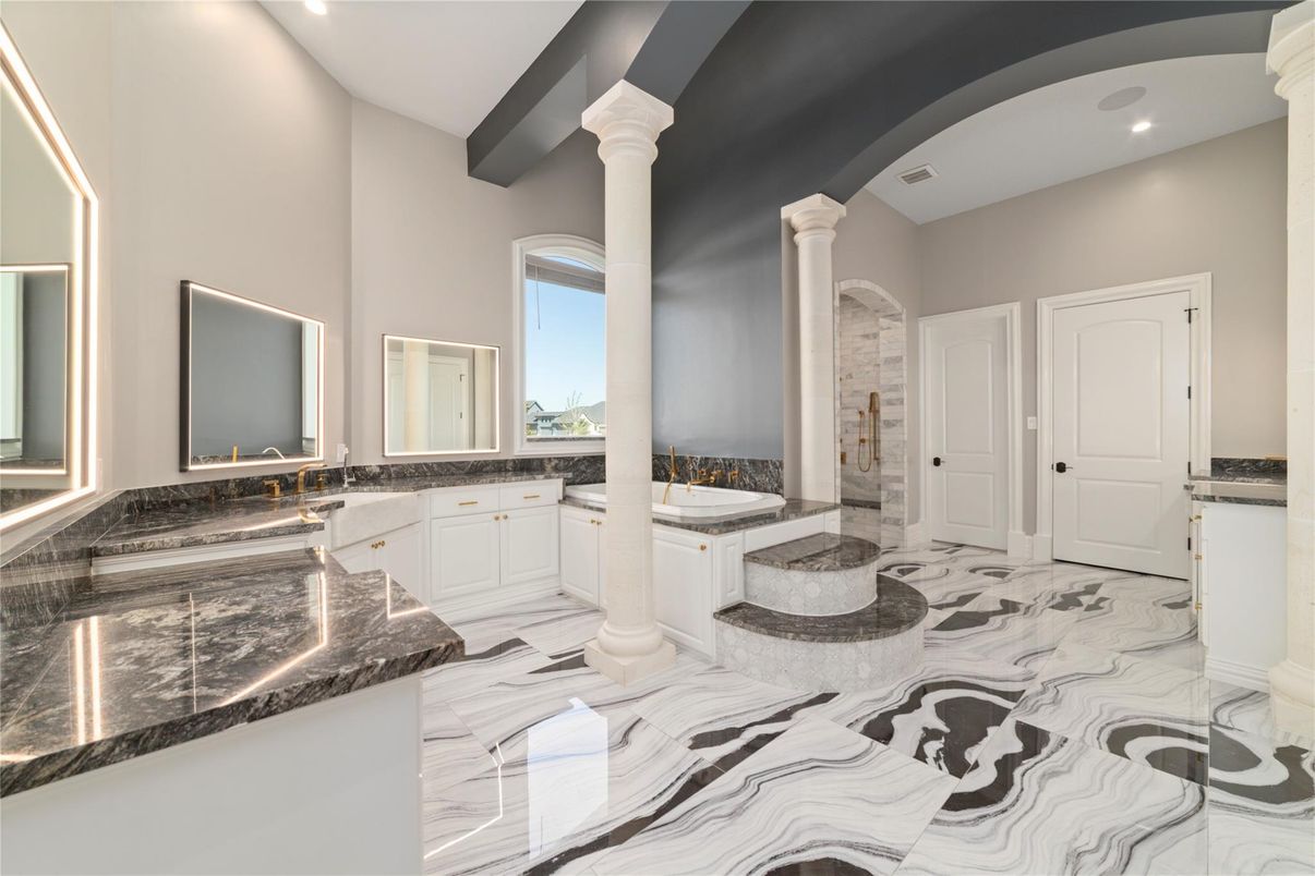 Bathroom, Interior, Recessed Lighting