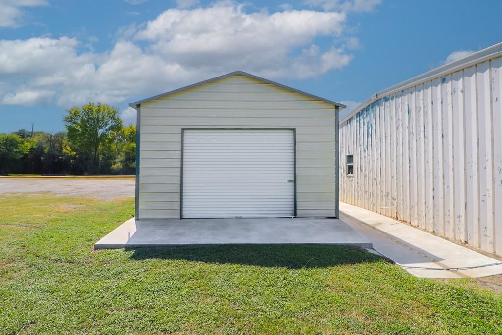 Backyard, Detached Garage, Exterior