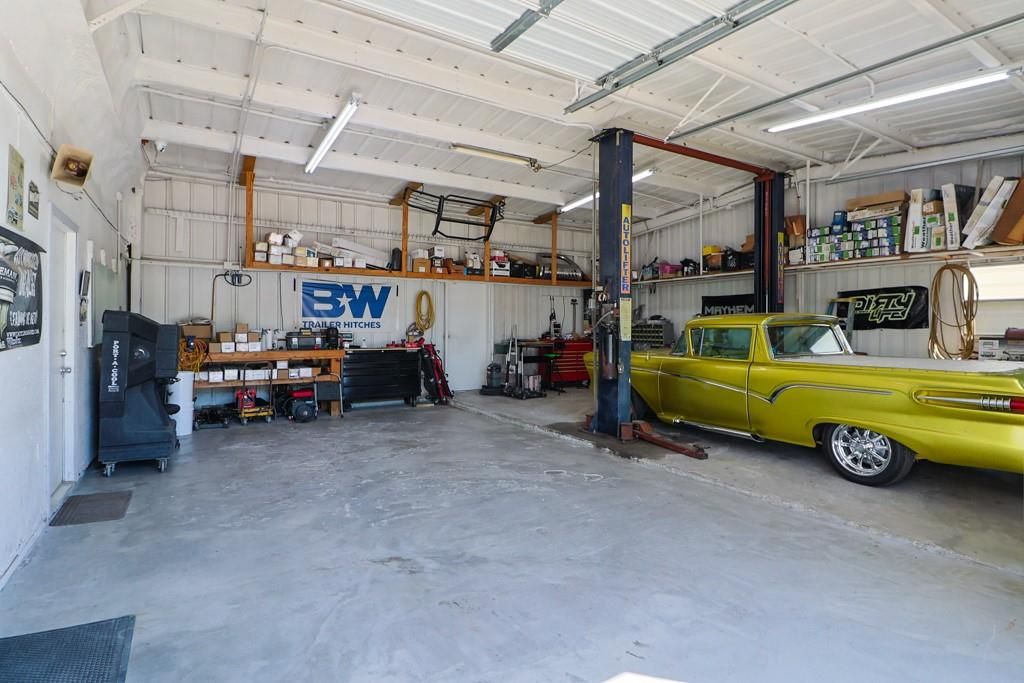 Garage, Interior