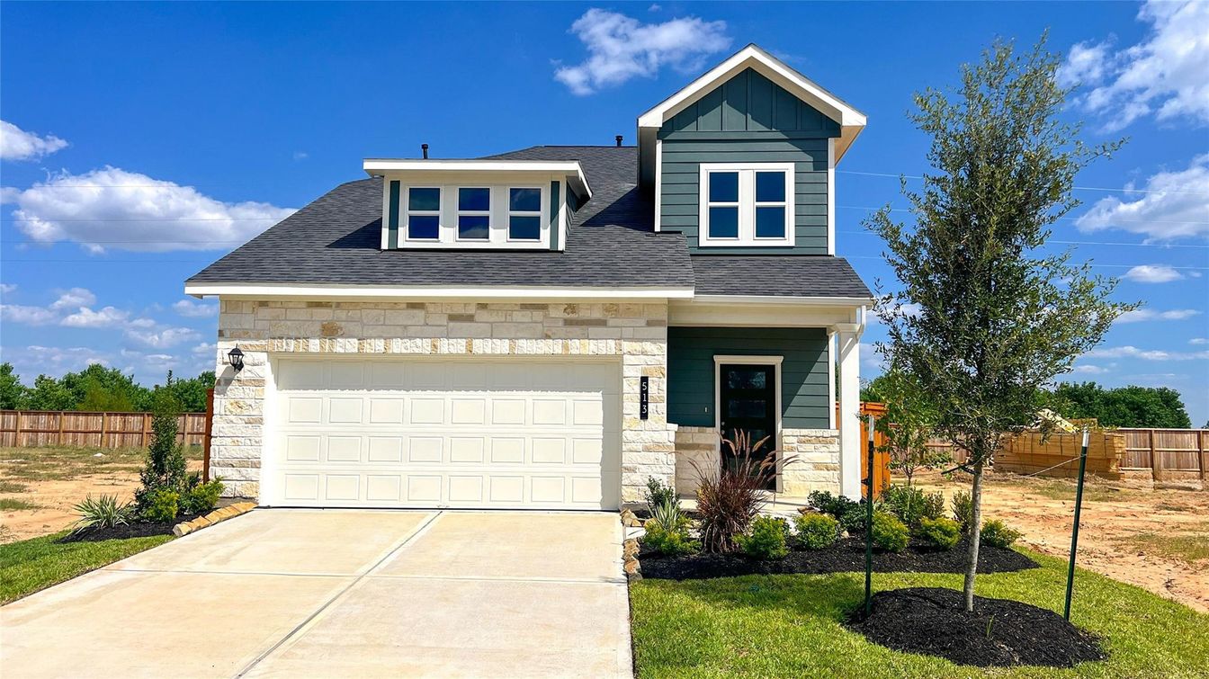 Attached, Exterior, Facade, American Craftsman