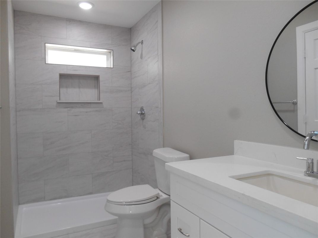 Bathroom, Interior, Marble Walls, Recessed Lighting