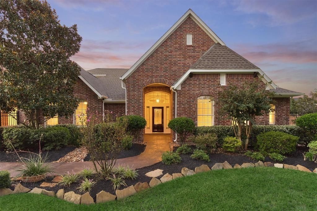 Exterior, Facade, Brick Facade, Brick Traditional