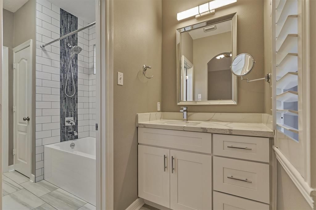 Bathroom, Dual Sink Vanities, Interior