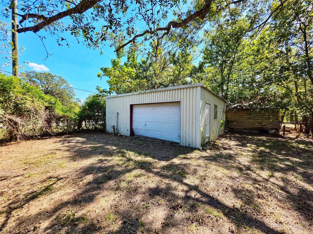 Backyard, Detached Garage, Exterior