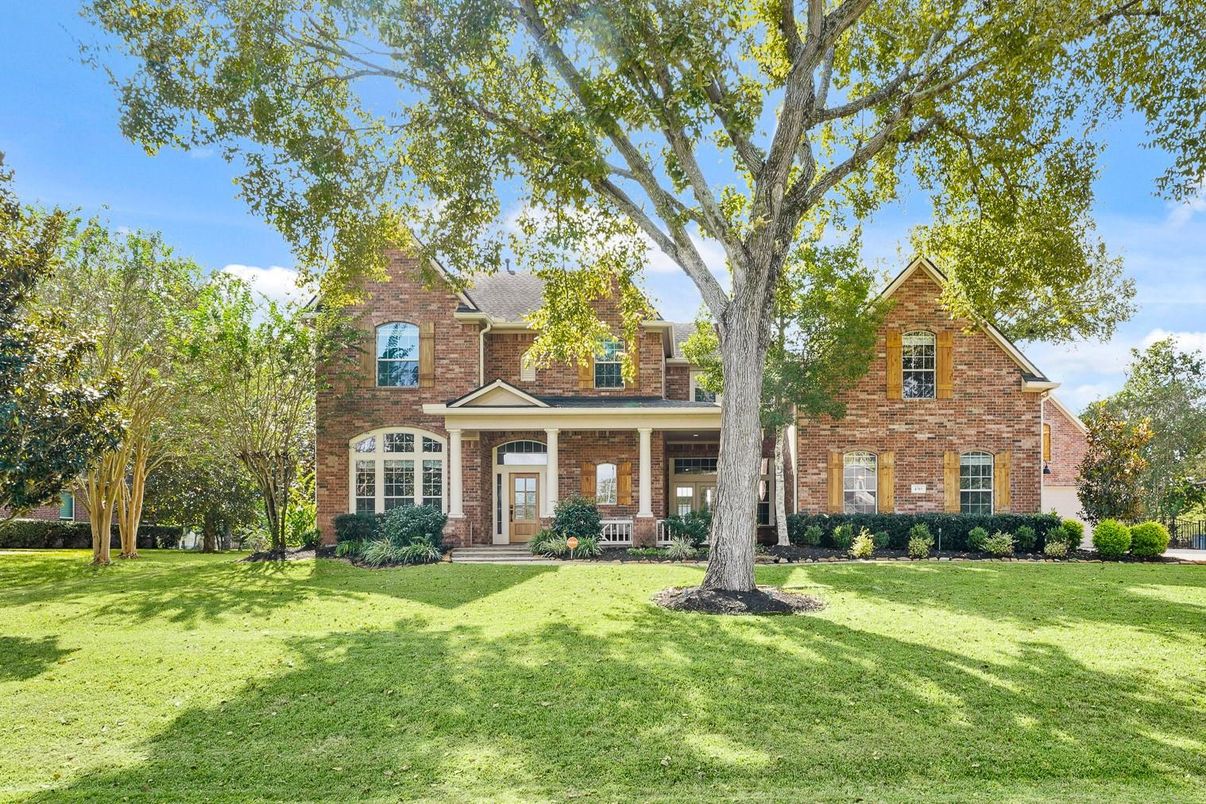 Exterior, Facade, Brick Facade, Brick Traditional