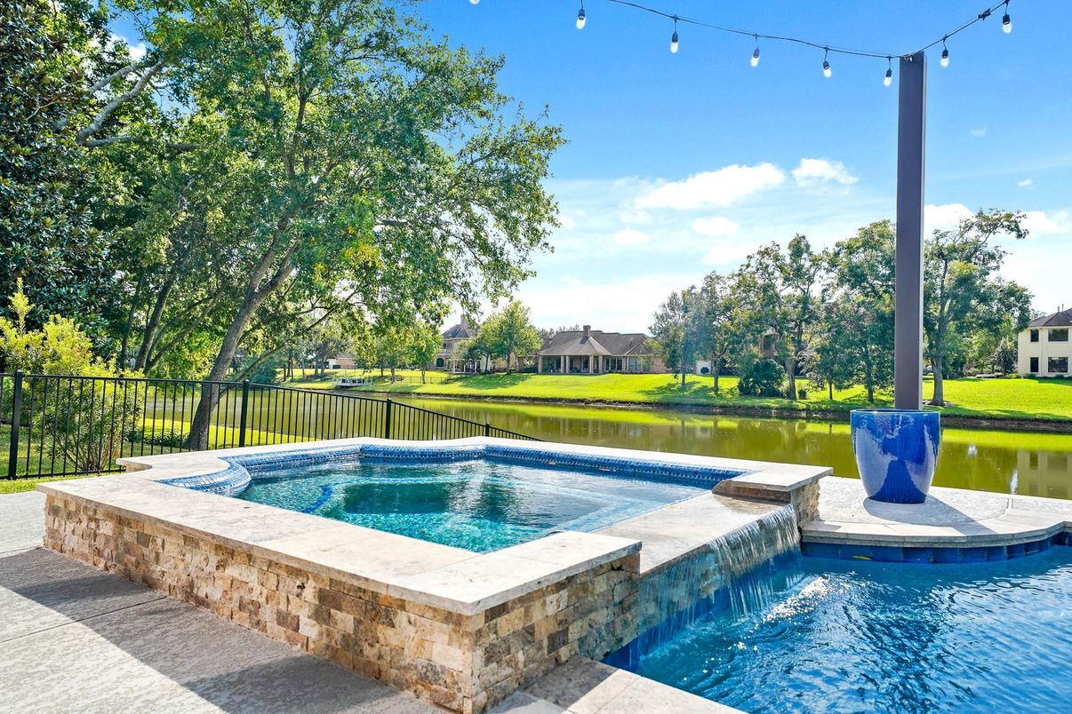 Exterior, Pool, Water