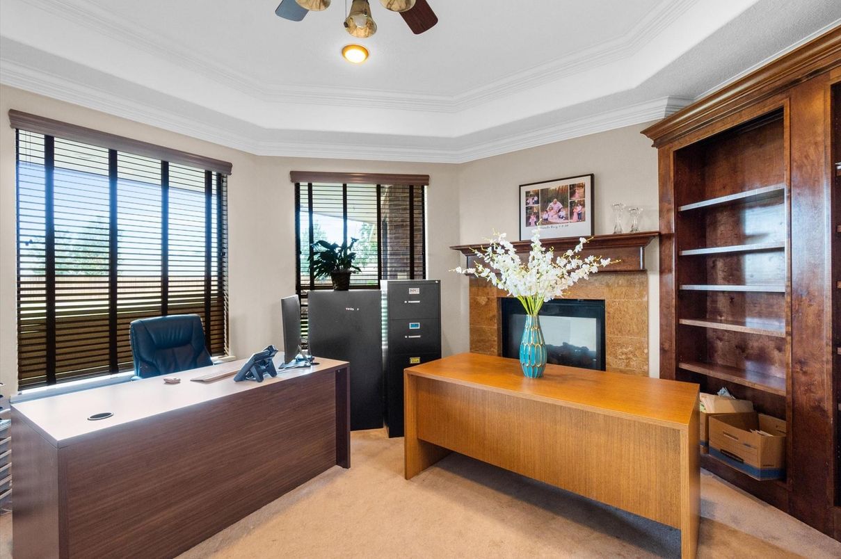 Home Office, Interior