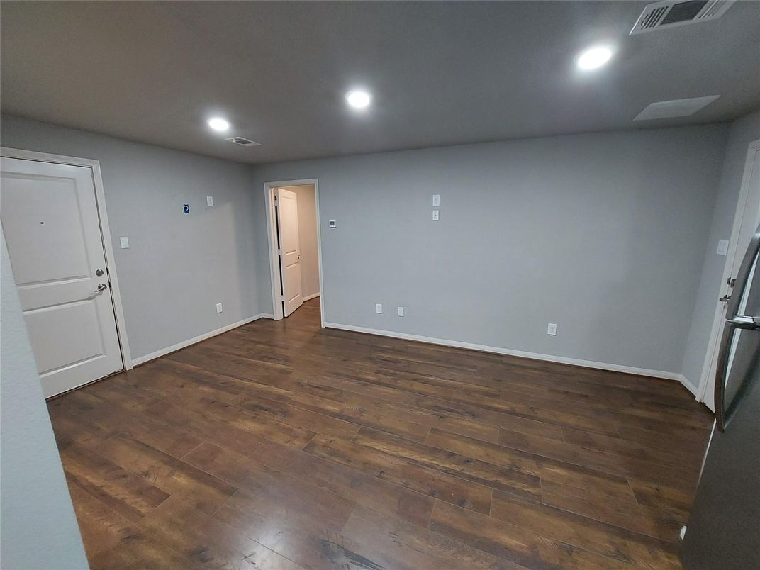 Empty room, Interior, Recessed Lighting, Wood Texture Flooring