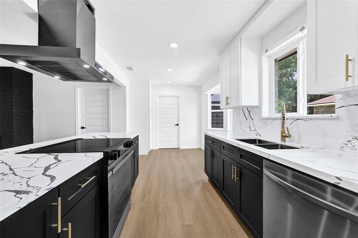 Interior, Kitchen, Recessed Lighting, Wood Texture Flooring