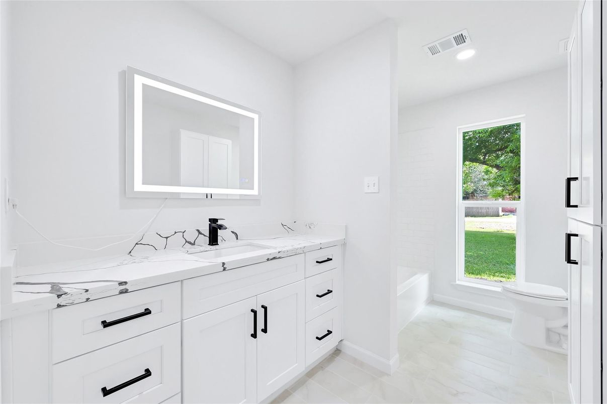 Bathroom, Interior, Recessed Lighting