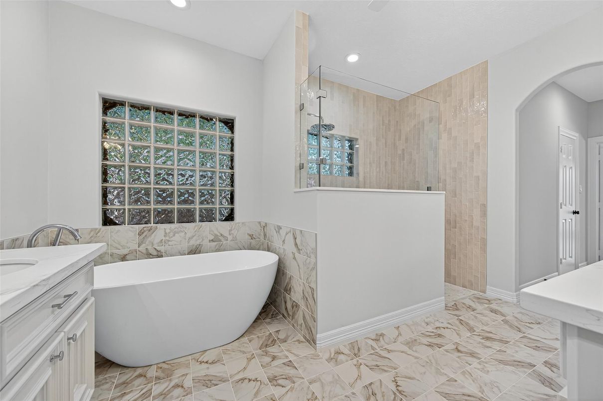 Bathroom, Free Standing Baths, Interior, Marble, Recessed Lighting