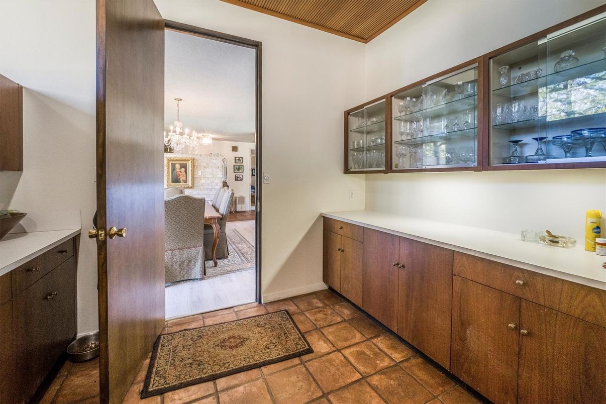 Chandelier, Interior