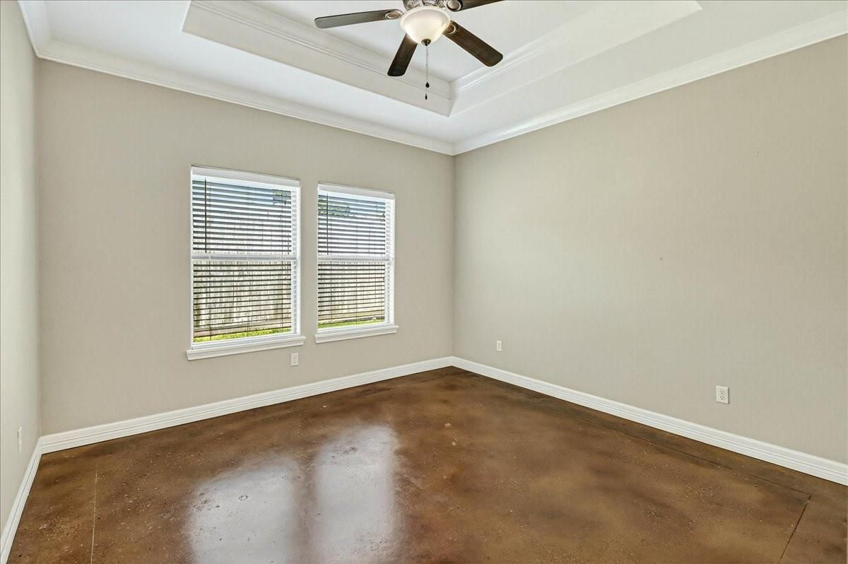 Empty room, Interior
