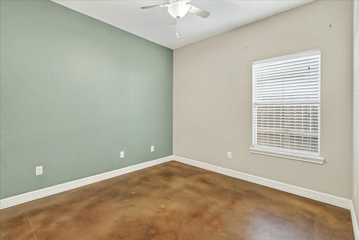 Empty room, Interior