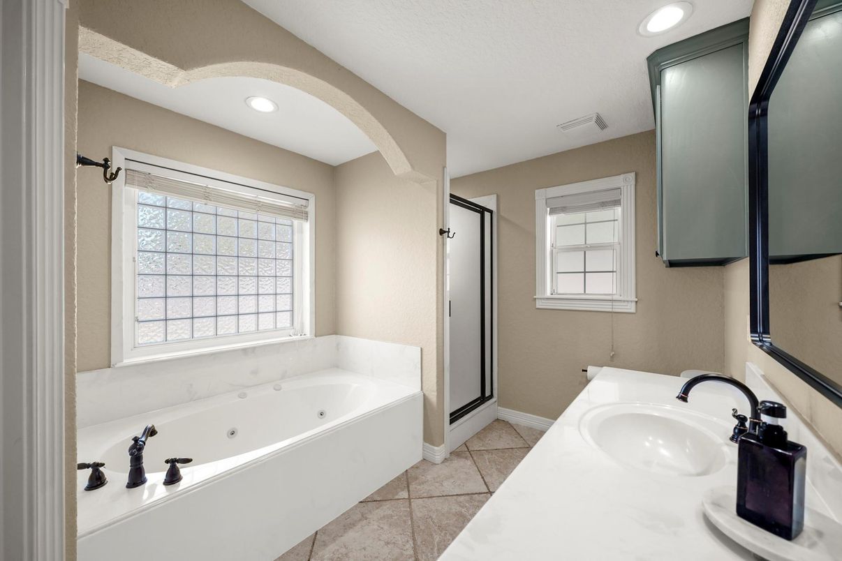 Bathroom, Interior, Recessed Lighting