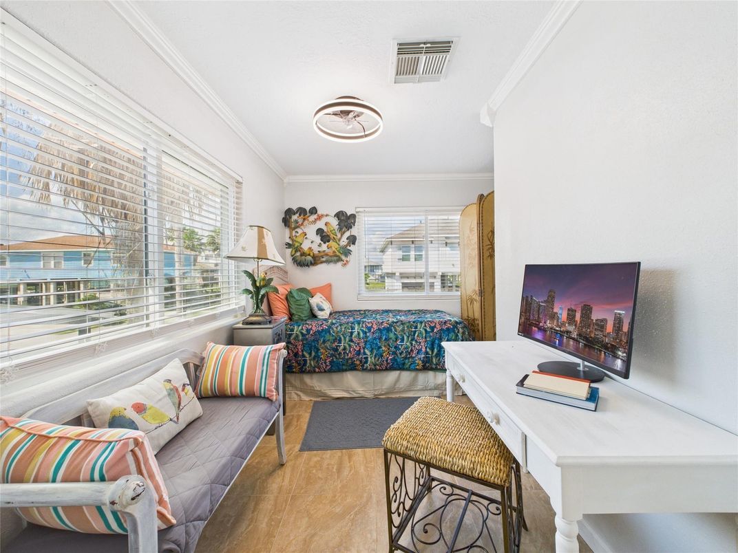 Home Office, Interior