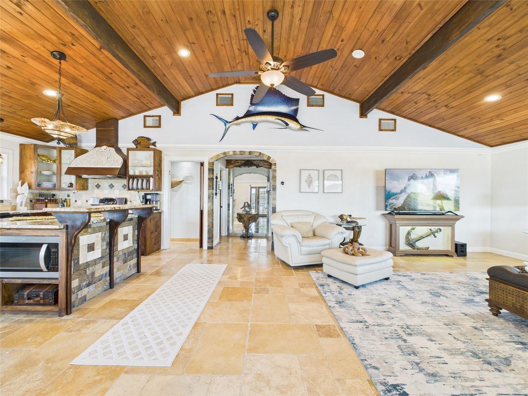 Interior, Kitchen, Pendant Lights, Recessed Lighting, Wooden Beams, Wooden Ceilings
