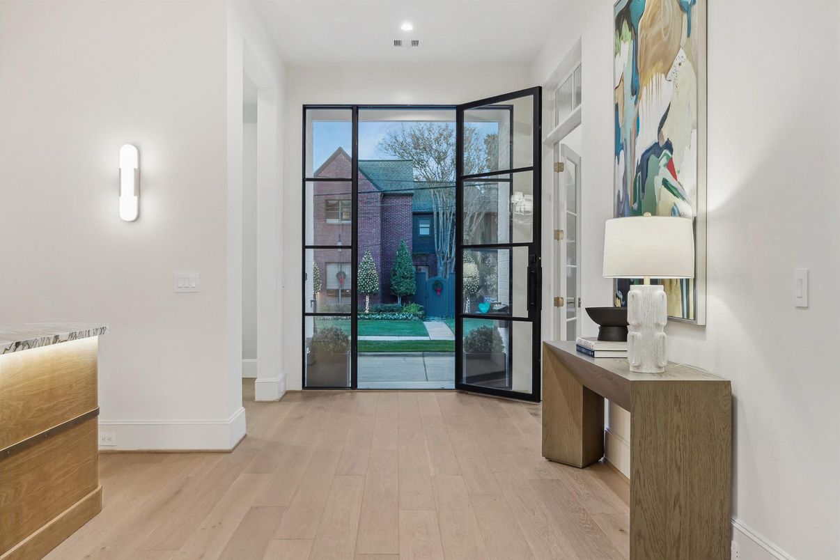 Interior, Recessed Lighting, Wood Texture Flooring