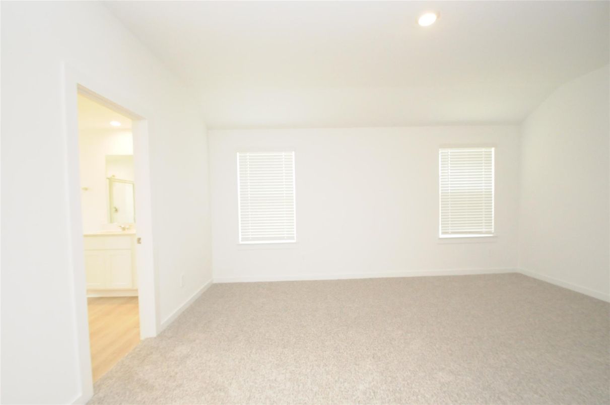 Bathroom, Empty room, Interior, Recessed Lighting