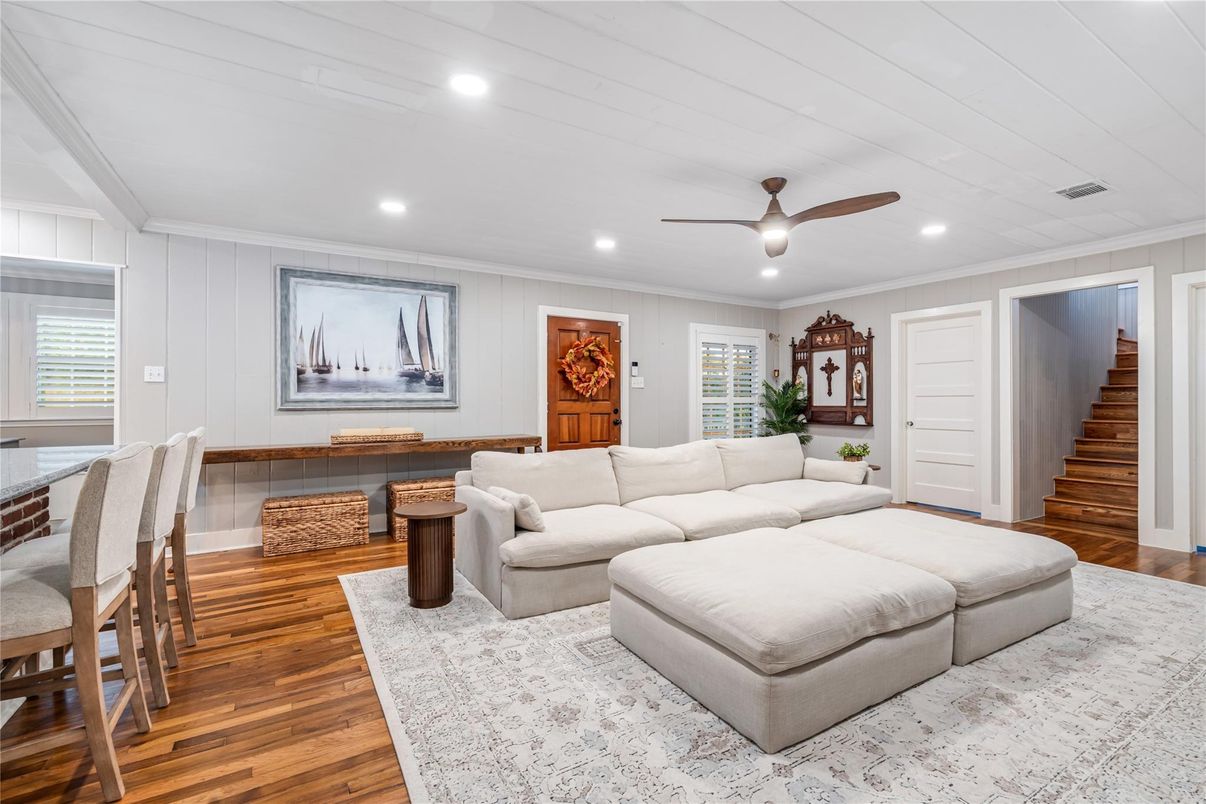 Interior, Living room, Recessed Lighting, Wood Texture Flooring