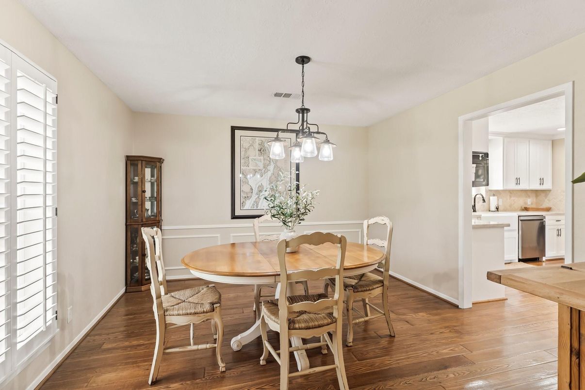 Dining room, Interior, Kitchen, Pendant Lights, Wood Texture Flooring