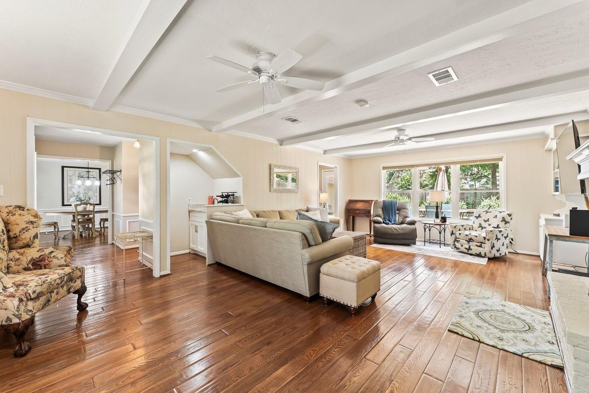 Dining room, Interior, Living room, Recessed Lighting, Wood Texture Flooring