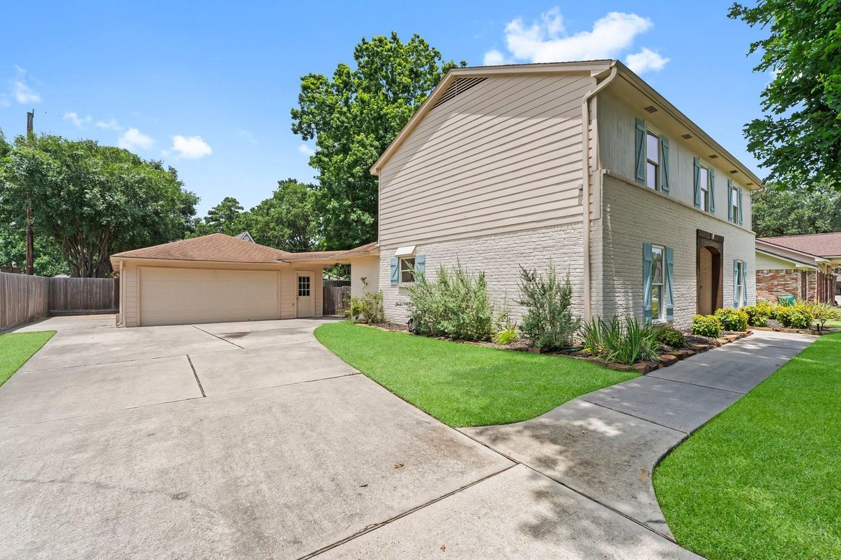 Backyard, Detached Garage, Exterior