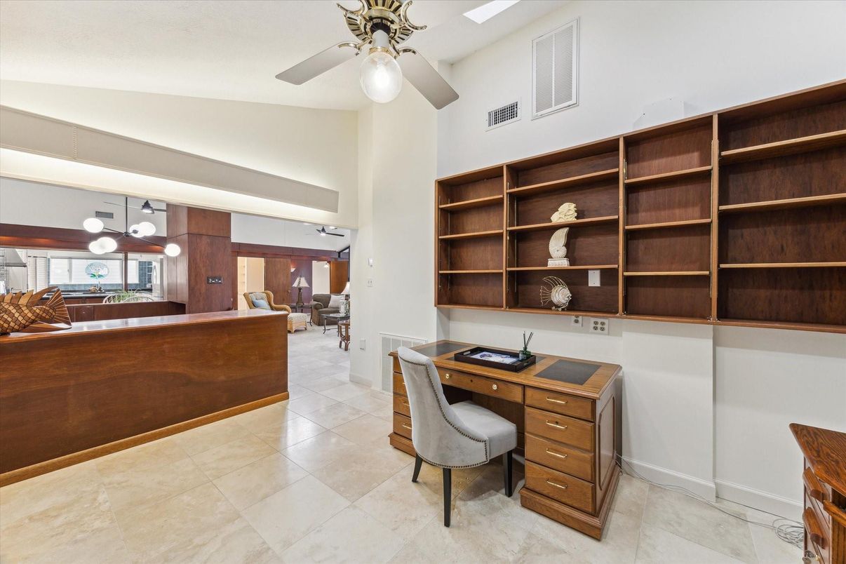 Home Office, Interior